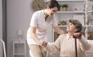 Aide-à-domicile-d’une-personne-atteinte-de-maladie-d’Alzheimer-2